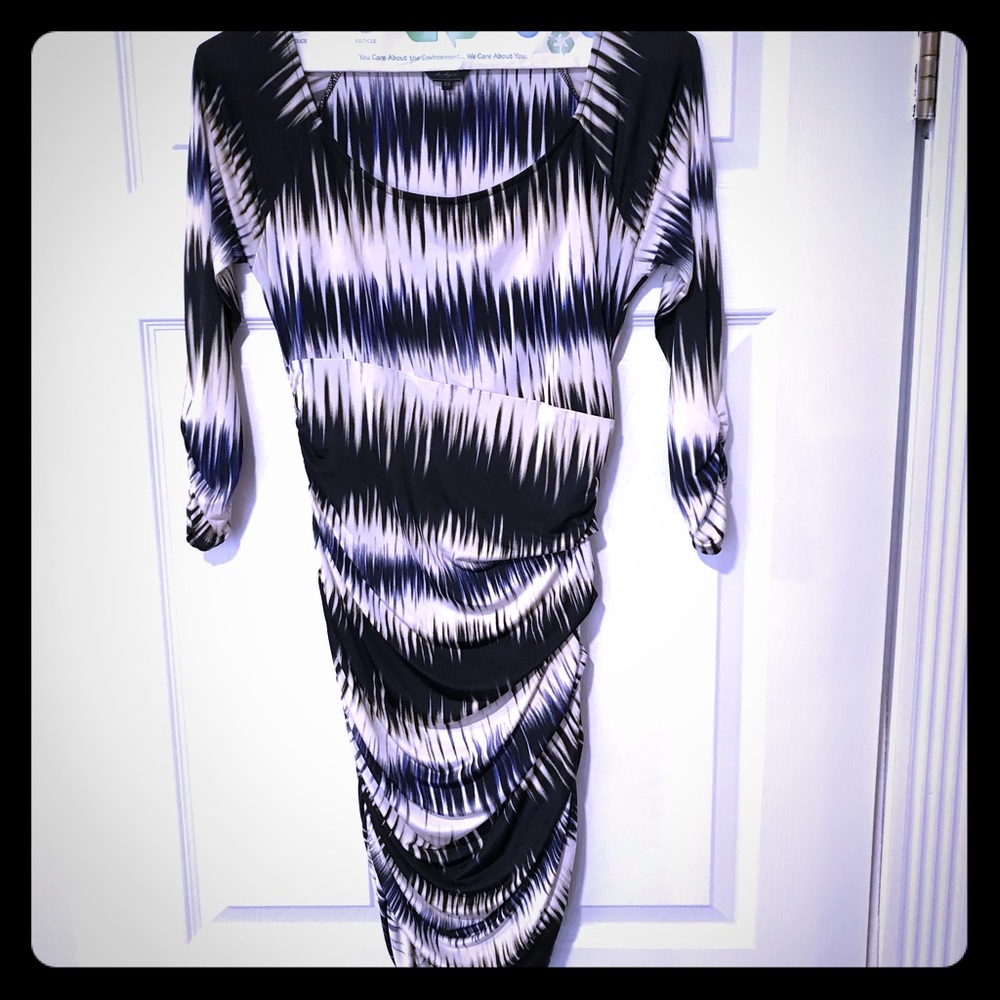 Great condition guess scrunched dress!